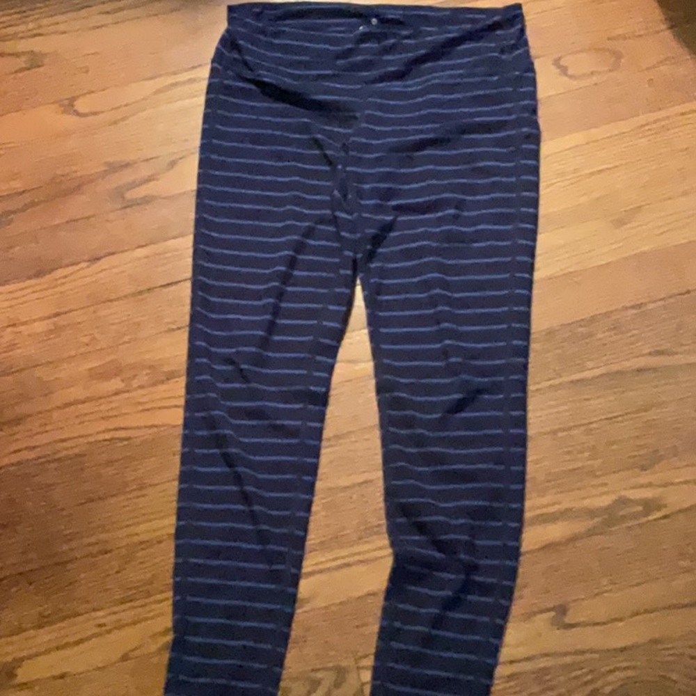 Athlete striped leggings.